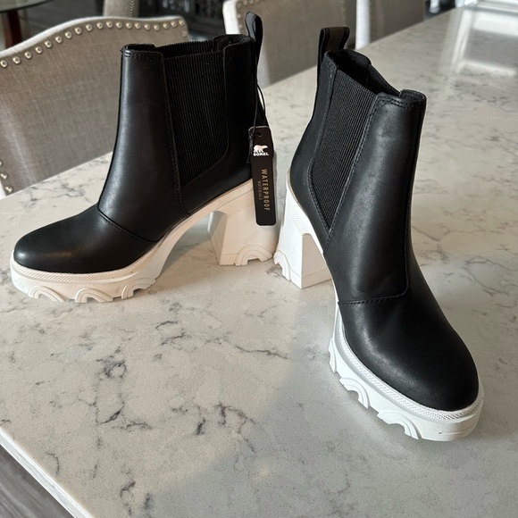 Sorel brex waterproof platform heeled boot - Picture 2 of 9